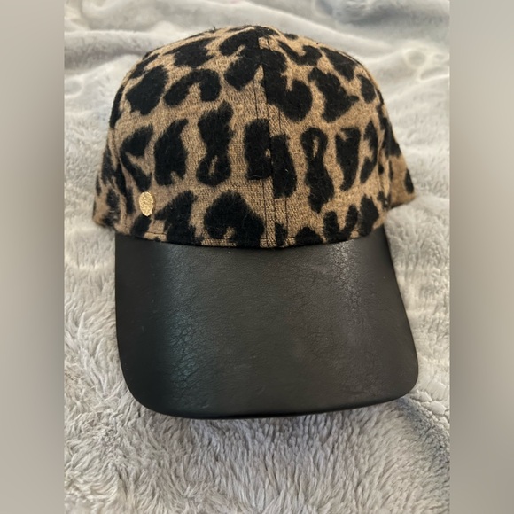 Vince Camuto Accessories - Vince Camuto Black and Tan Leopard Print Hat